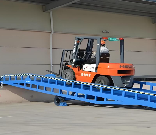 范县移动式卸货平台（叉车用）